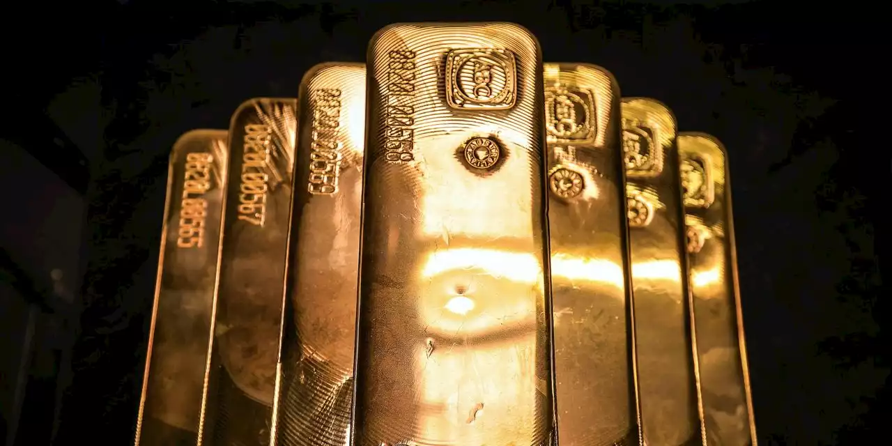 Gold, silver pull back after sharp rally as dollar, Treasury yields edge up