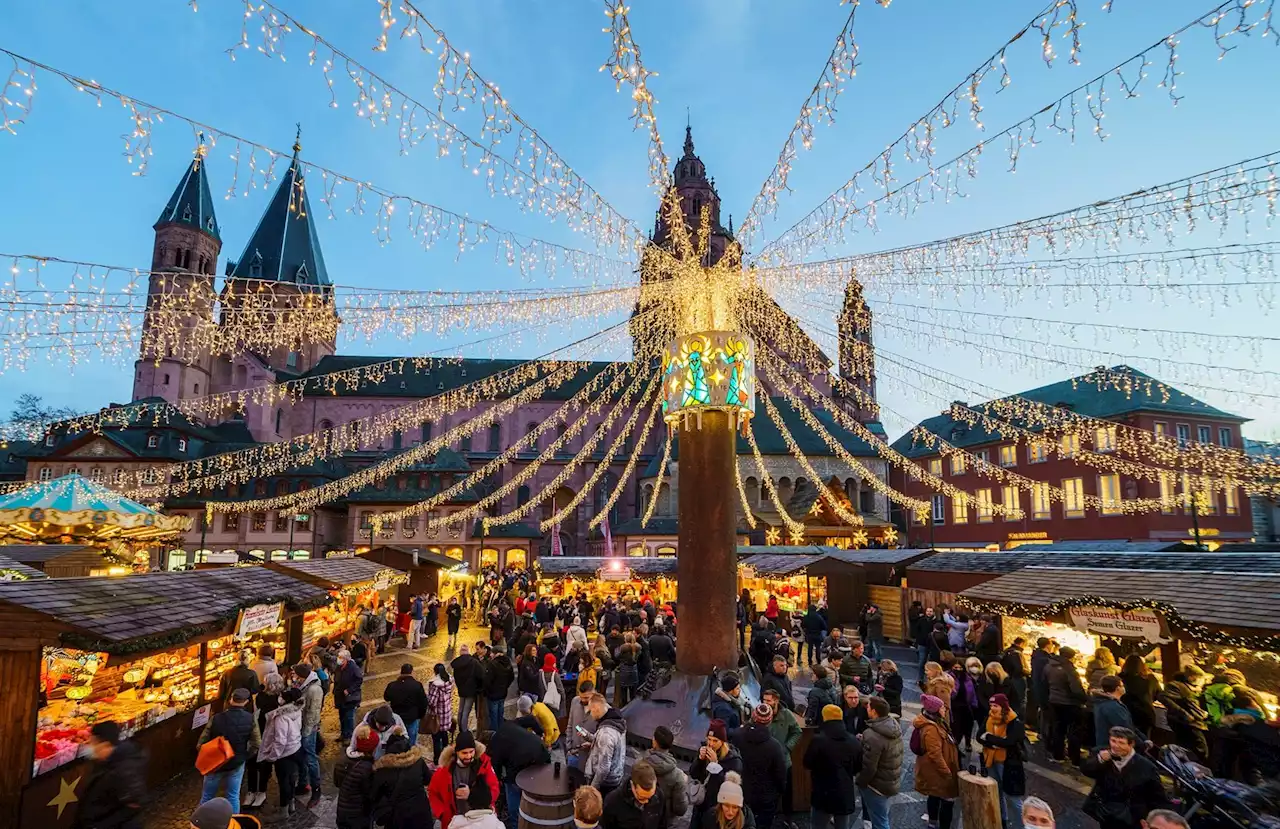 Europe is switching off its Christmas lights to cut energy usage as Russia keeps hold on gas supply | Businessinsider