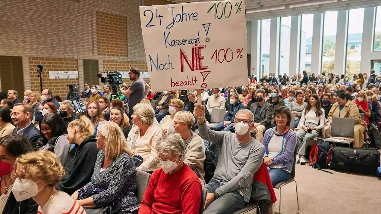 Hunderte Kassenärzte demonstrieren gegen Sparpläne