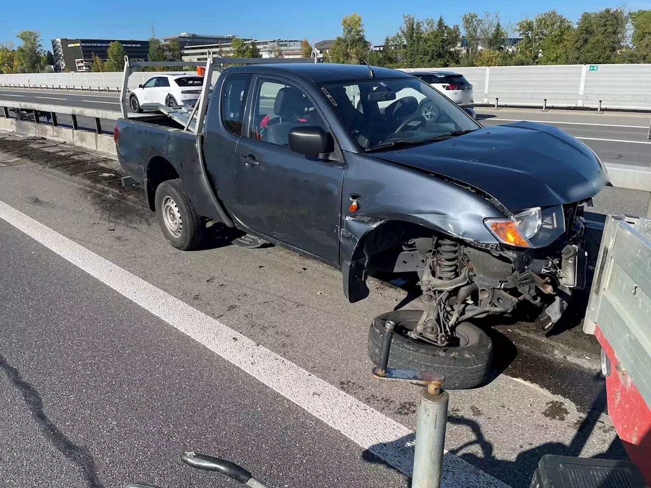 Rothenburg LU / A2: Selbstunfall eines Lieferwagens mit Anhänger