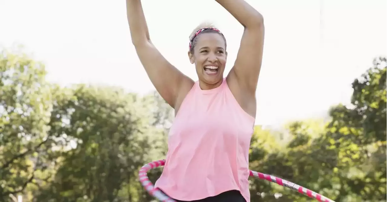 Can Tiktoks Viral Weighted Hula Hoop Workout Actually Improve Your Core Strength 