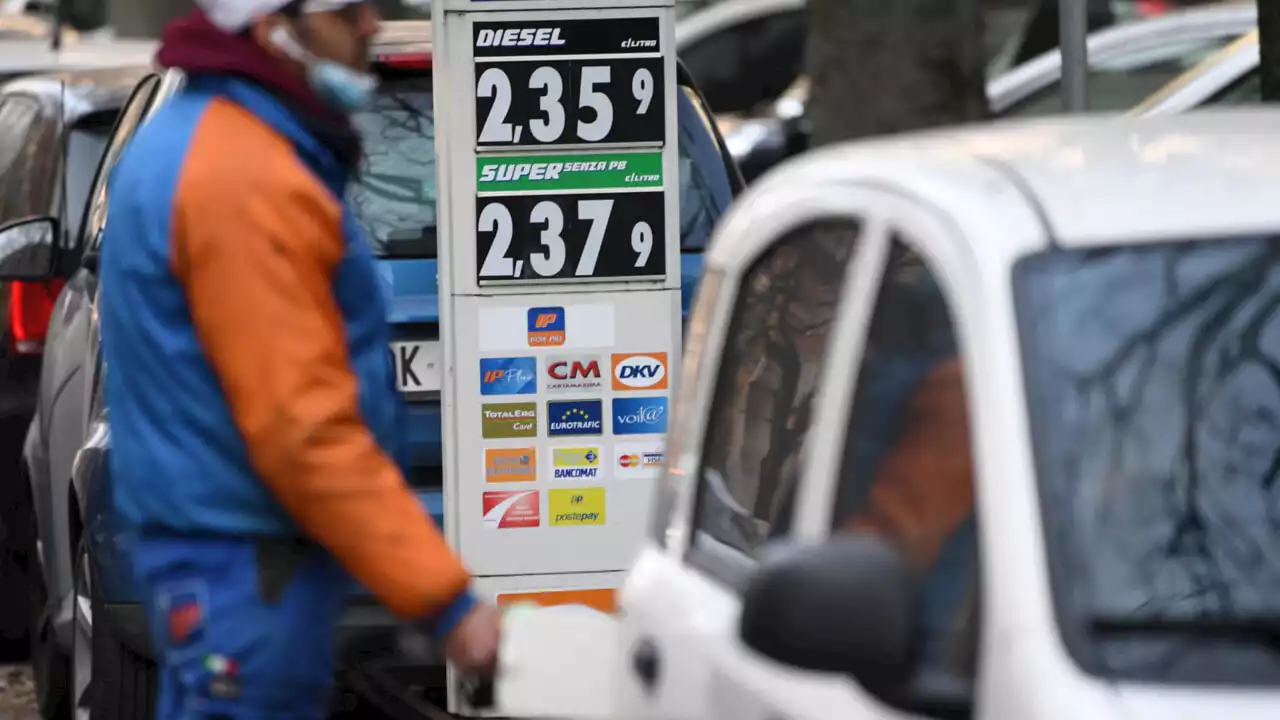 Dopo il gas aumenterà il costo della benzina: in arrivo un nuovo shock per i carburanti