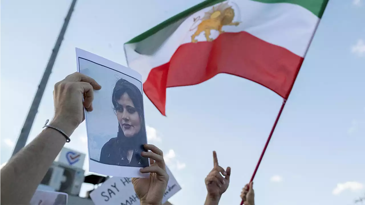 Juliette Binoche, Marion Cotillard Cut Locks of Hair as French Film Industry Rallies to Support Iranian, Women-Led Protests in Wake of Mahsa Amini’s Death