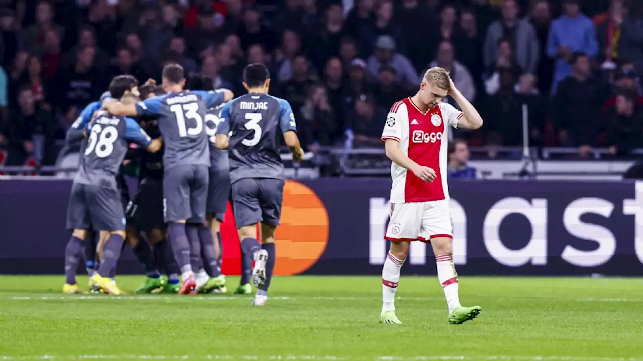 Ajax krijgt er ongenadig hard van langs: ‘Het lachertje van Europa’