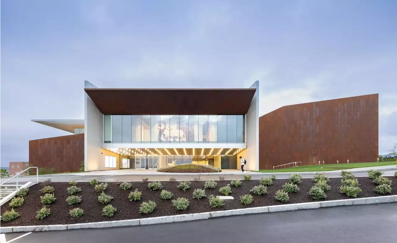 DSR Prior Performing Arts Center is designed as a public commons