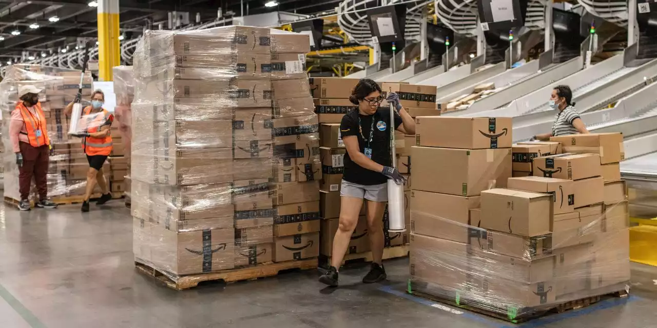 Amazon Freezes Hiring in Retail Division