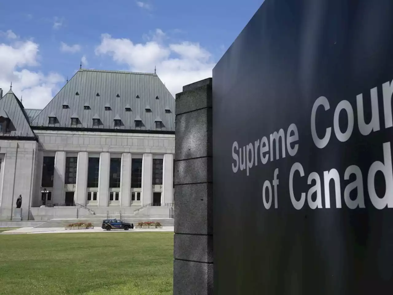 Canada 'contracts out' obligations to refugee claimants, advocates tell top court