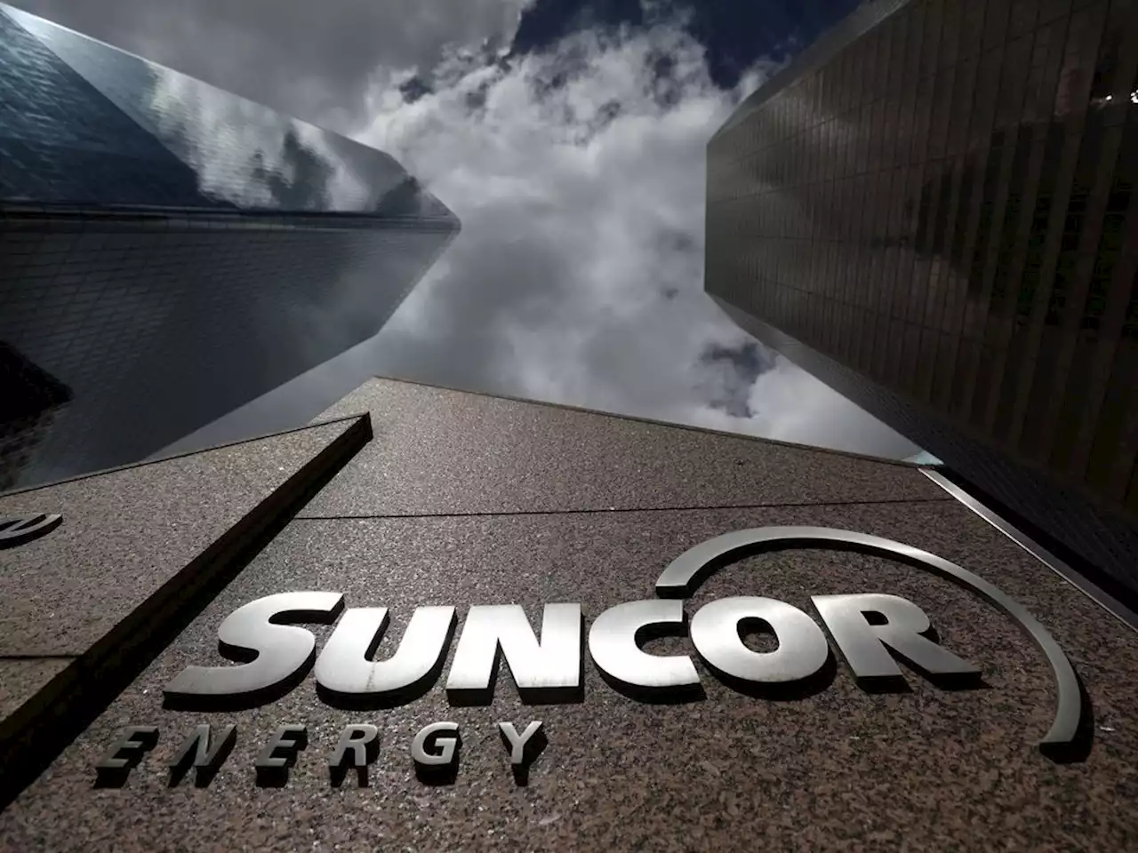 Suncor to sell wind and solar assets to Canadian Utilities for $536 million