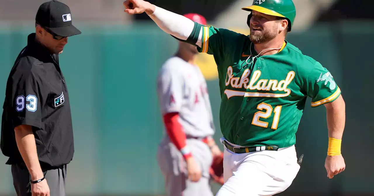 Stephen Vogt homers in final game before retirement as A's top Angels, 3-2