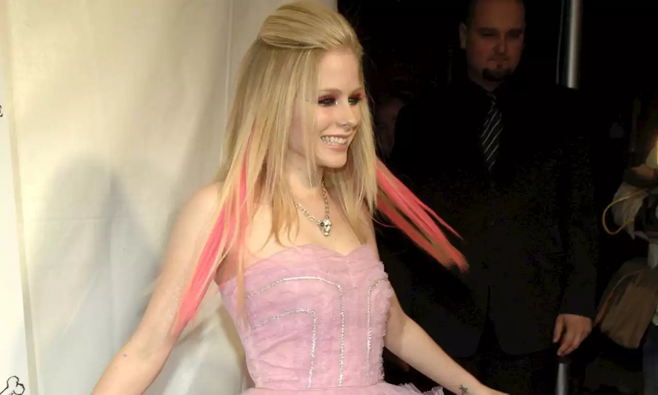 Great Outfits in Fashion History: Avril Lavigne's 2007 Pink Punk Princess Dress