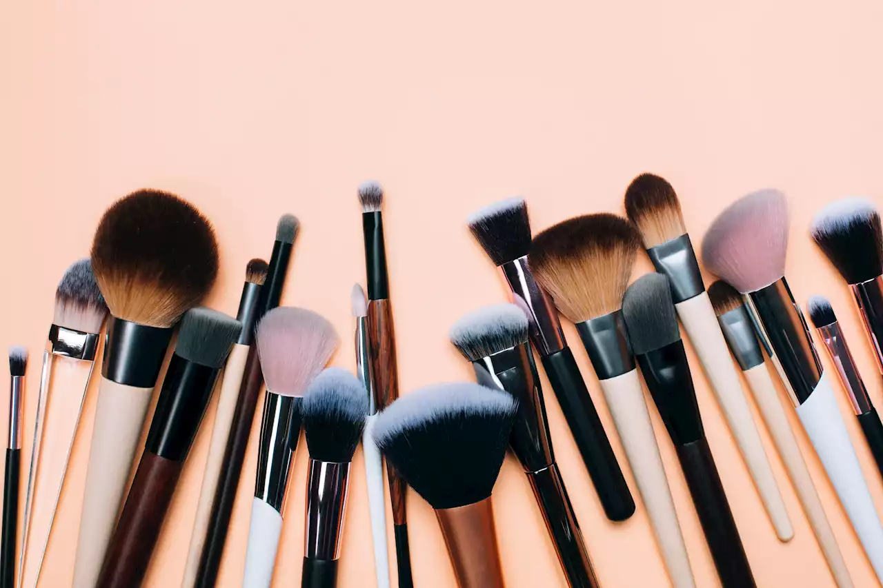 This £29 Gadget Might Actually Take The Faff Out Of Cleaning Your Make-Up Brushes