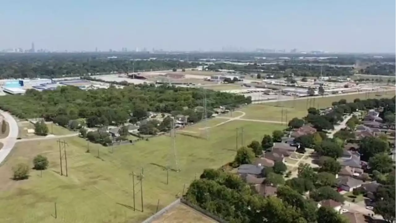 Residents in southwest Houston neighborhood concerned about CenterPoint Energy’s plan to install natural gas pipeline behind their homes