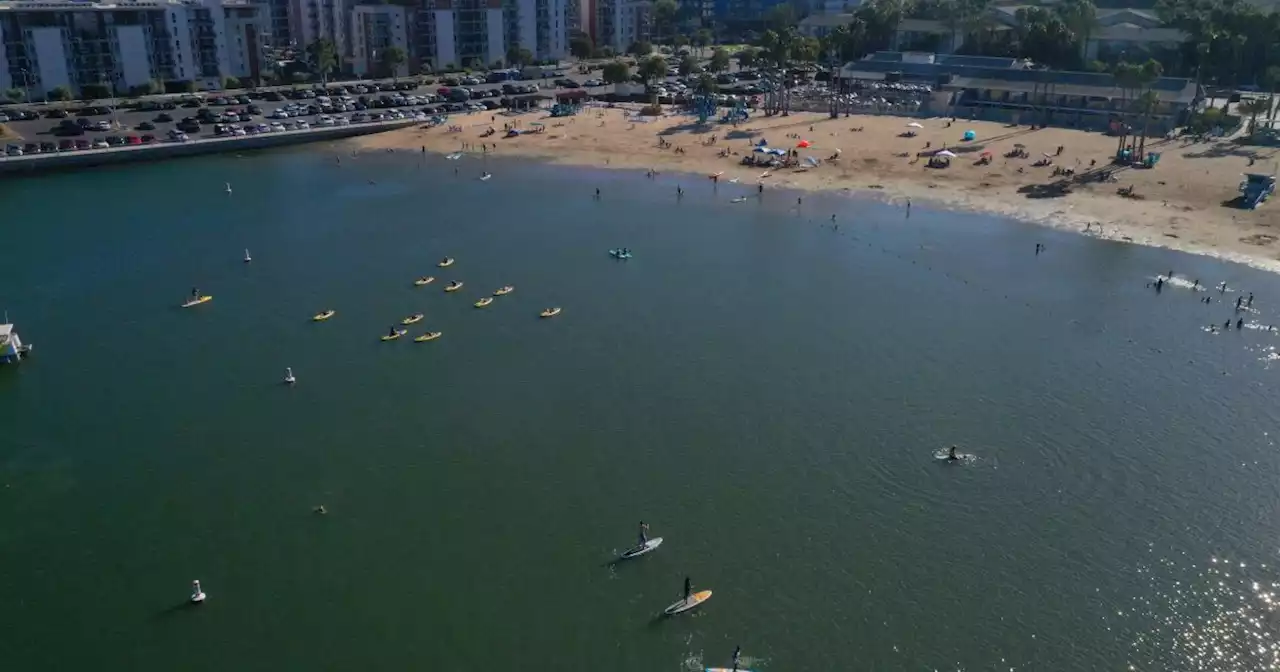 Cuatro playas del condado de Los Ángeles siguen bajo advertencia de alto nivel de bacterias