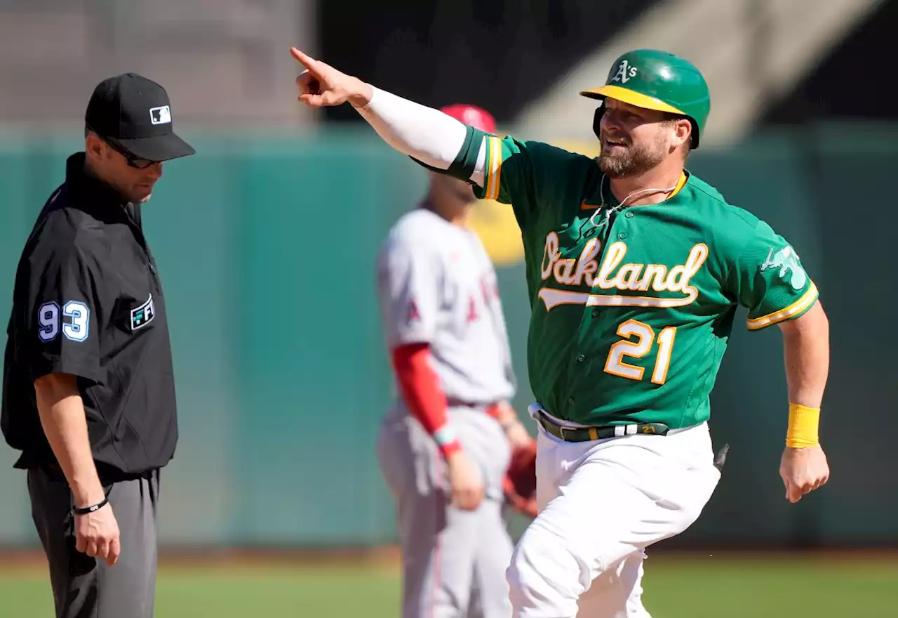 A's Stephen Vogt Hits Homer in Final Game Before Retirement