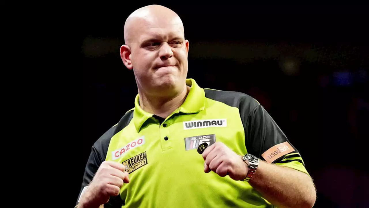 Van Gerwen maakt het zichzelf niet makkelijk, maar haalt wel kwartfinales