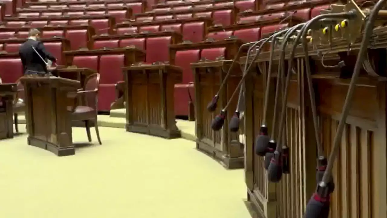 Inizia la XIX Legislatura col Parlamento dimezzato: preparativi in corso, da targhette a microfoni