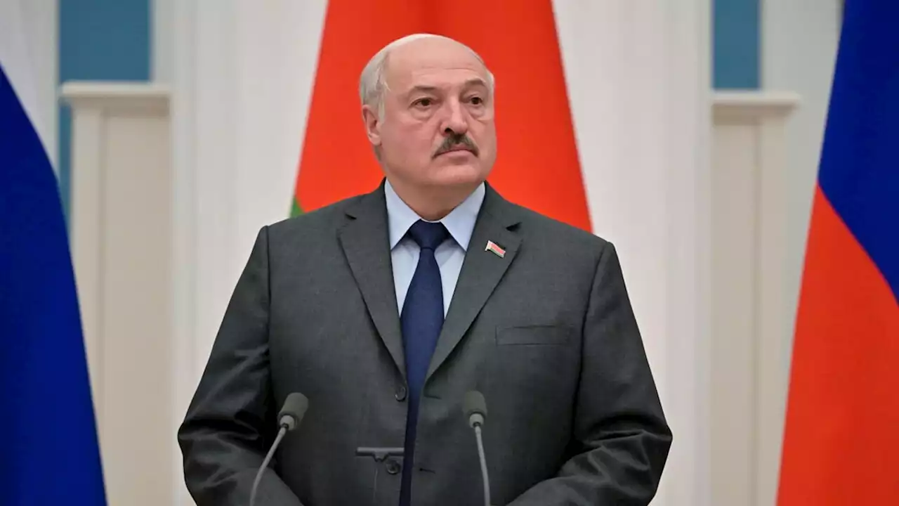 Contro l'inflazione Lukashenko 'abolisce' il caro vita: 'Vietato alzare i prezzi'