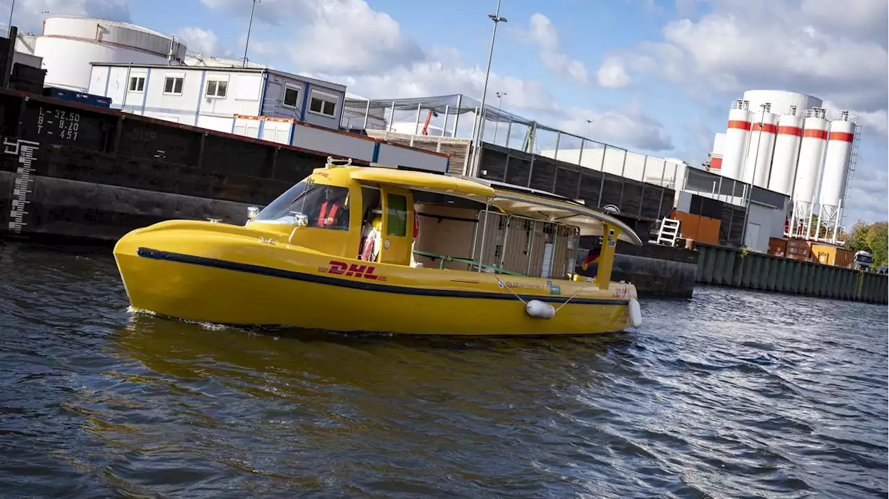 Das Paket kommt per Schiff: DHL stellt in Berlin auf dem Wasser zu