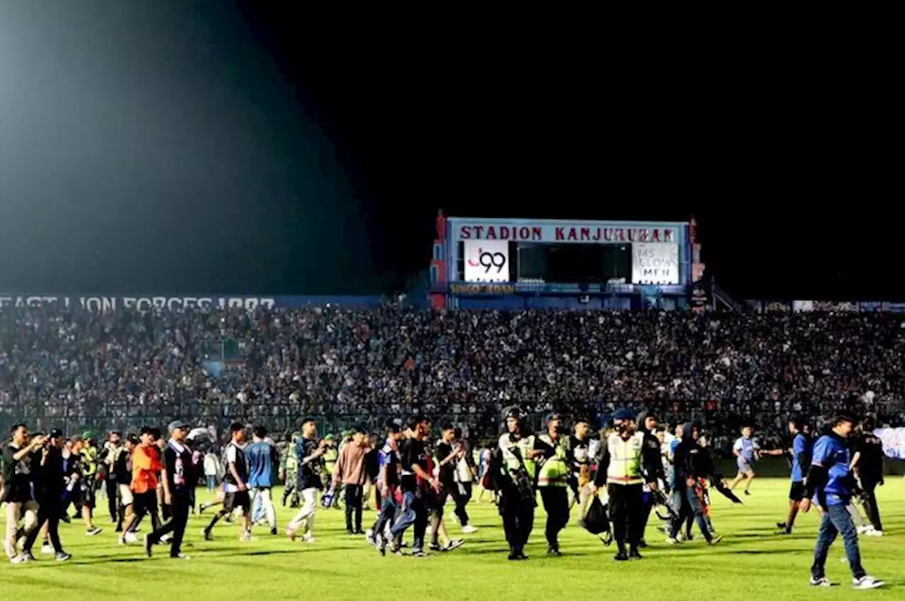 Tragedi Kanjuruhan - Arema FC Kena Sanksi Berat, PSSI Bebas dari Hukuman FIFA - bolastylo.bolasport.com