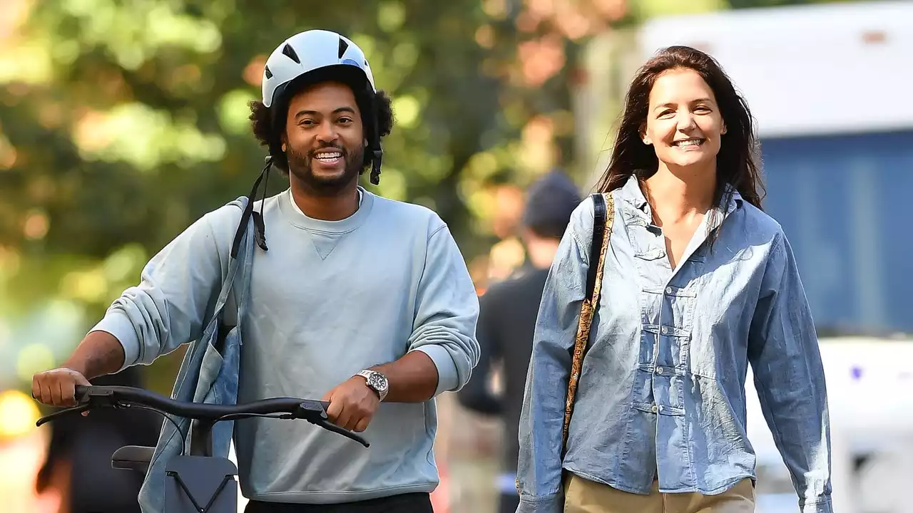 Katie Holmes Proves Eco-Conscious Trainers Don’t Have To Be Boring