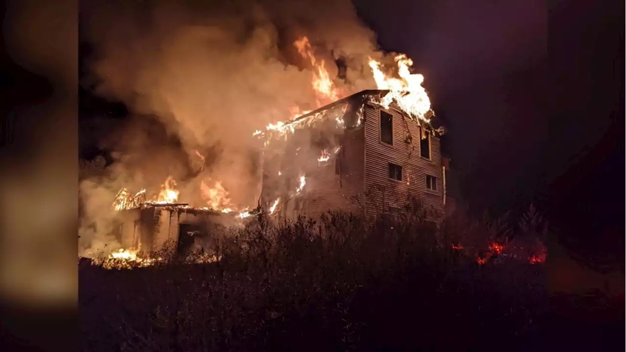 Ottawa firefighters battle two fires overnight