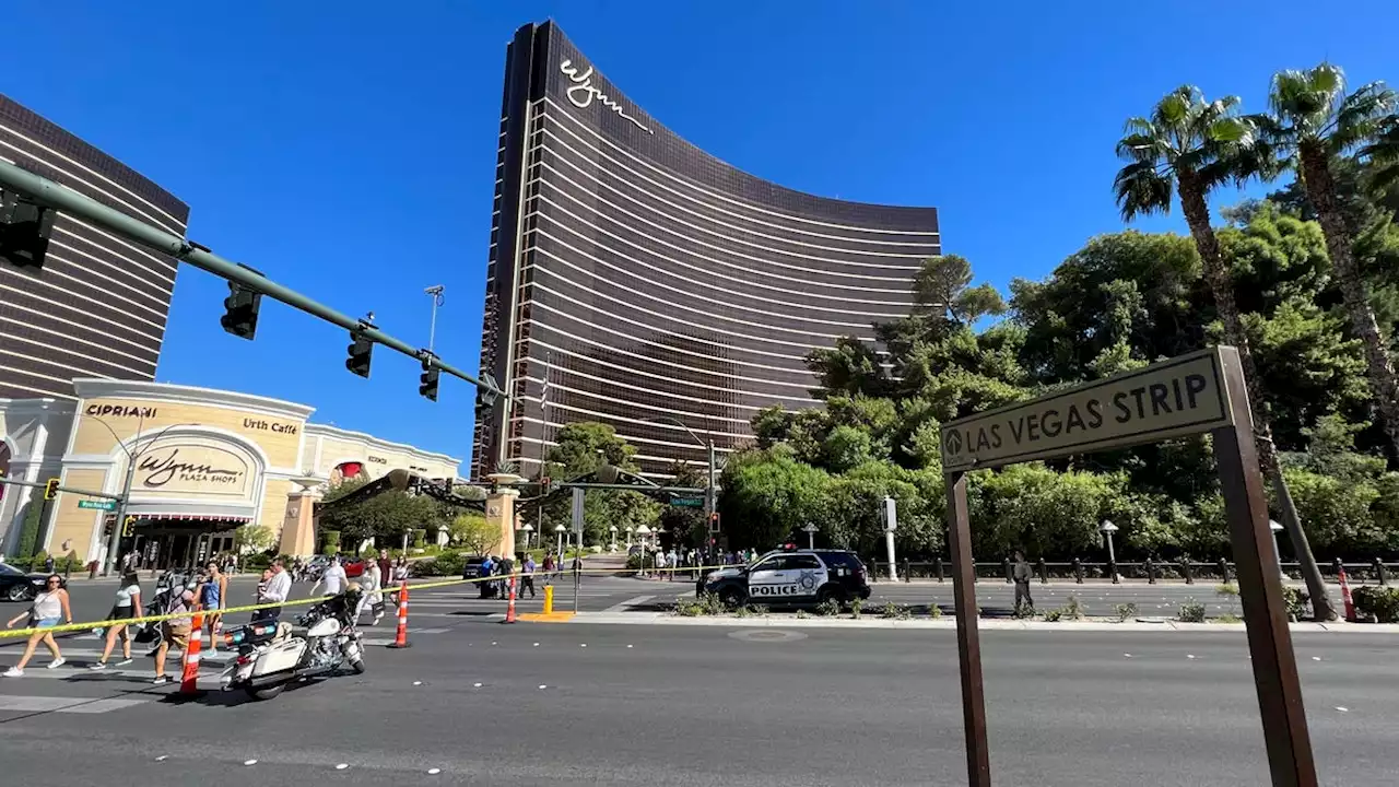 2 killed, 6 injured in stabbing on Las Vegas Strip, police say