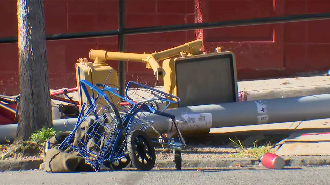 NYPD car strikes crowd in the Bronx, pedestrians and cops hurt