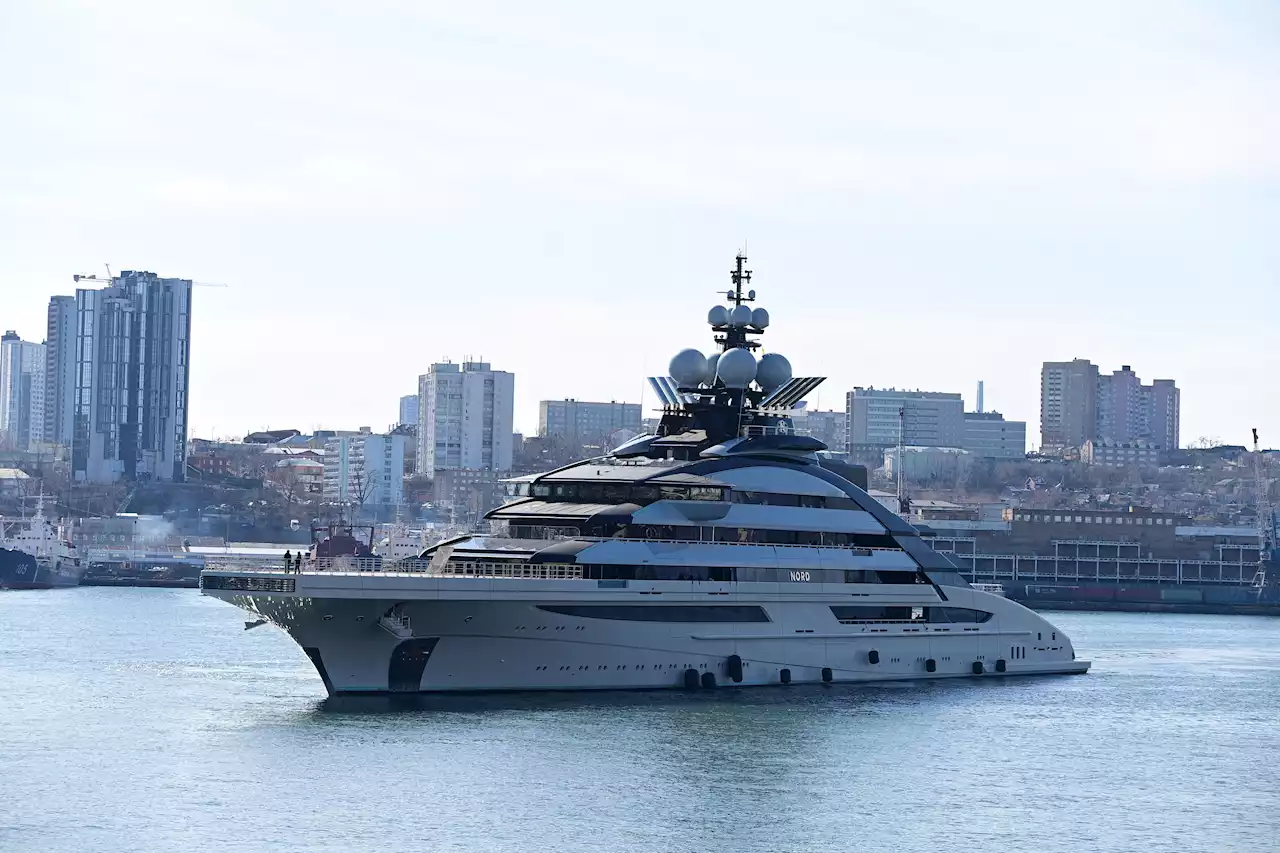 $500M Yacht Owned by Russian Billionaire Docks in Hong Kong Amid Sanctions