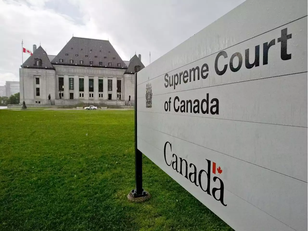 Canada 'contracts out' obligations to refugee claimants, advocates tell top court