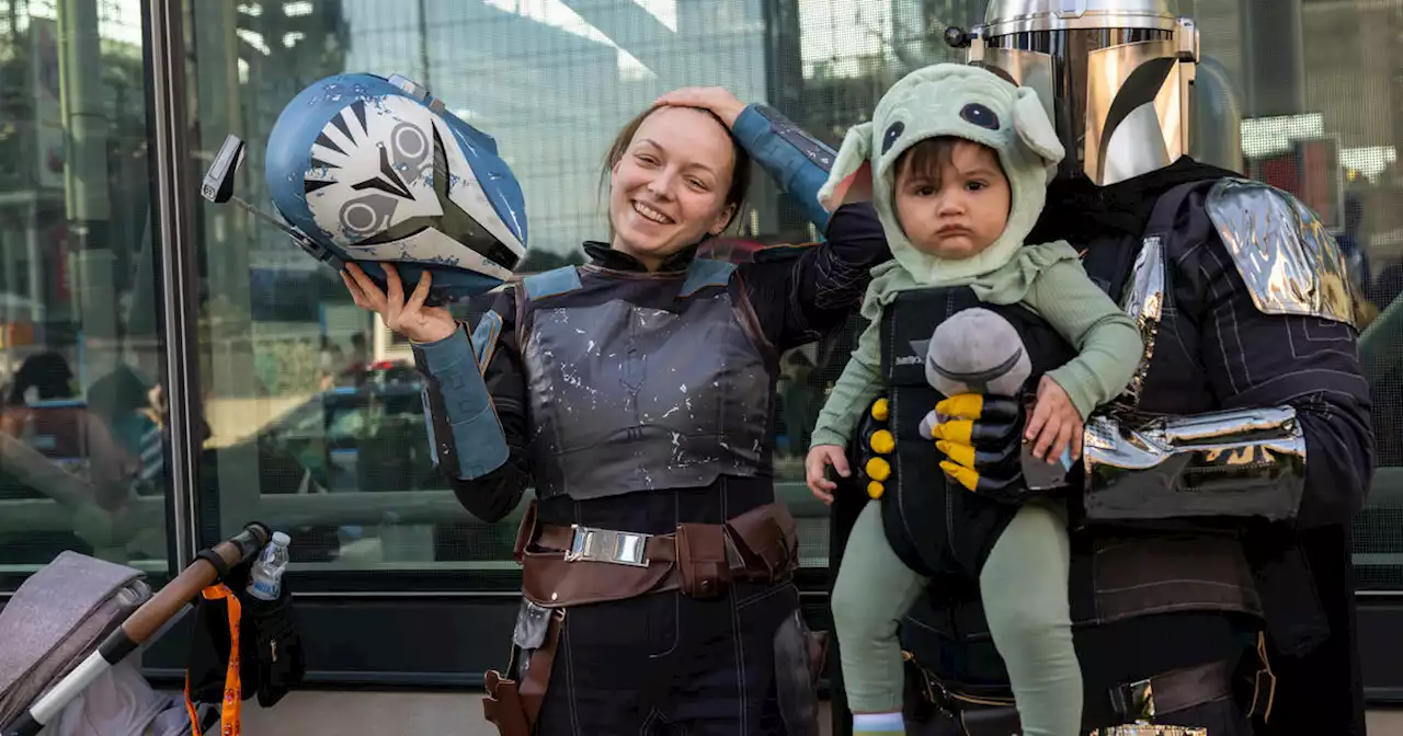 Cosplayers show off intricate costumes at New York Comic Con