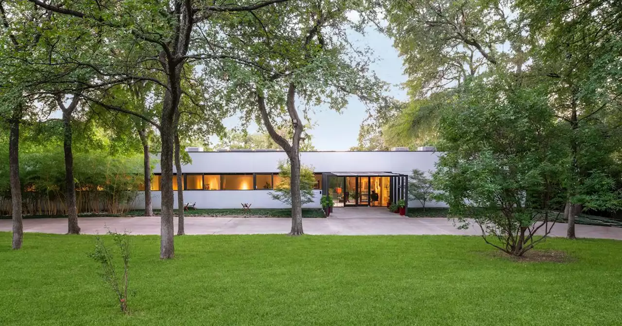 Take a look at this modern 1970s home on 2 acres in Far North Dallas