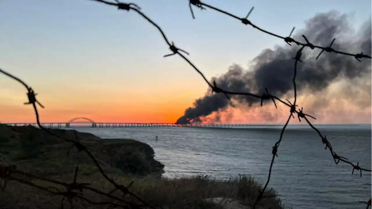 Ukrainekrieg: Nach Explosion und schwerem Brand: Massive Schäden an Krim-Brücke