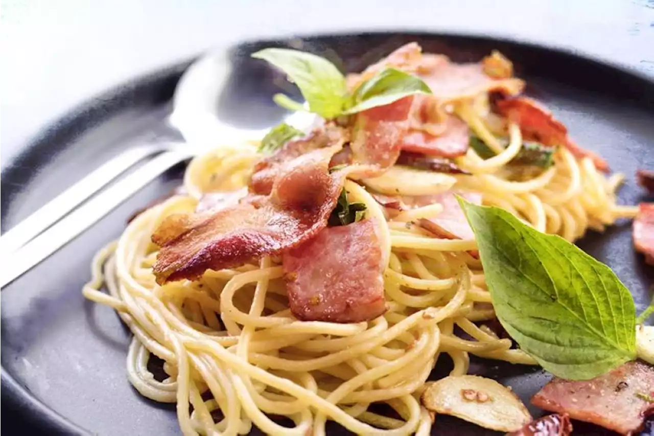 Scent-sational: Try this spicy and garlicky pasta with bacon and holy basil