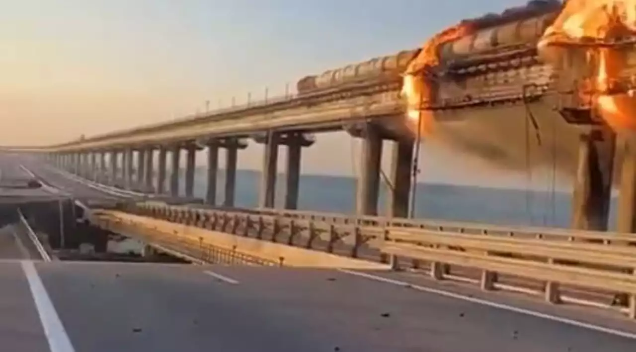 Incendio su ponte Crimea, Kiev: 'E' solo l'inizio'