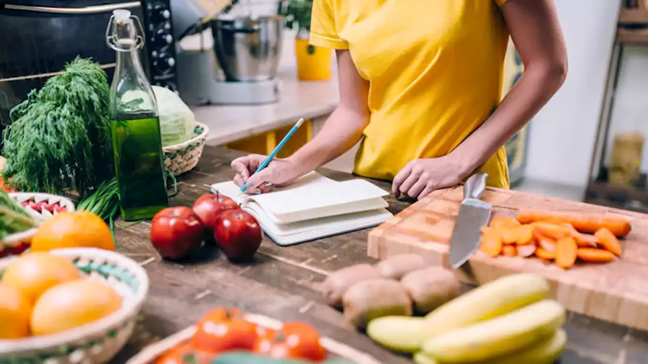 Eating Earlier Offers Health Benefits, Studies Say