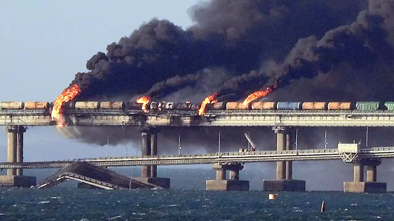 Die Explosion auf der Krim-Brücke trifft Putins Prestigeprojekt und eine wichtige Nachschublinie