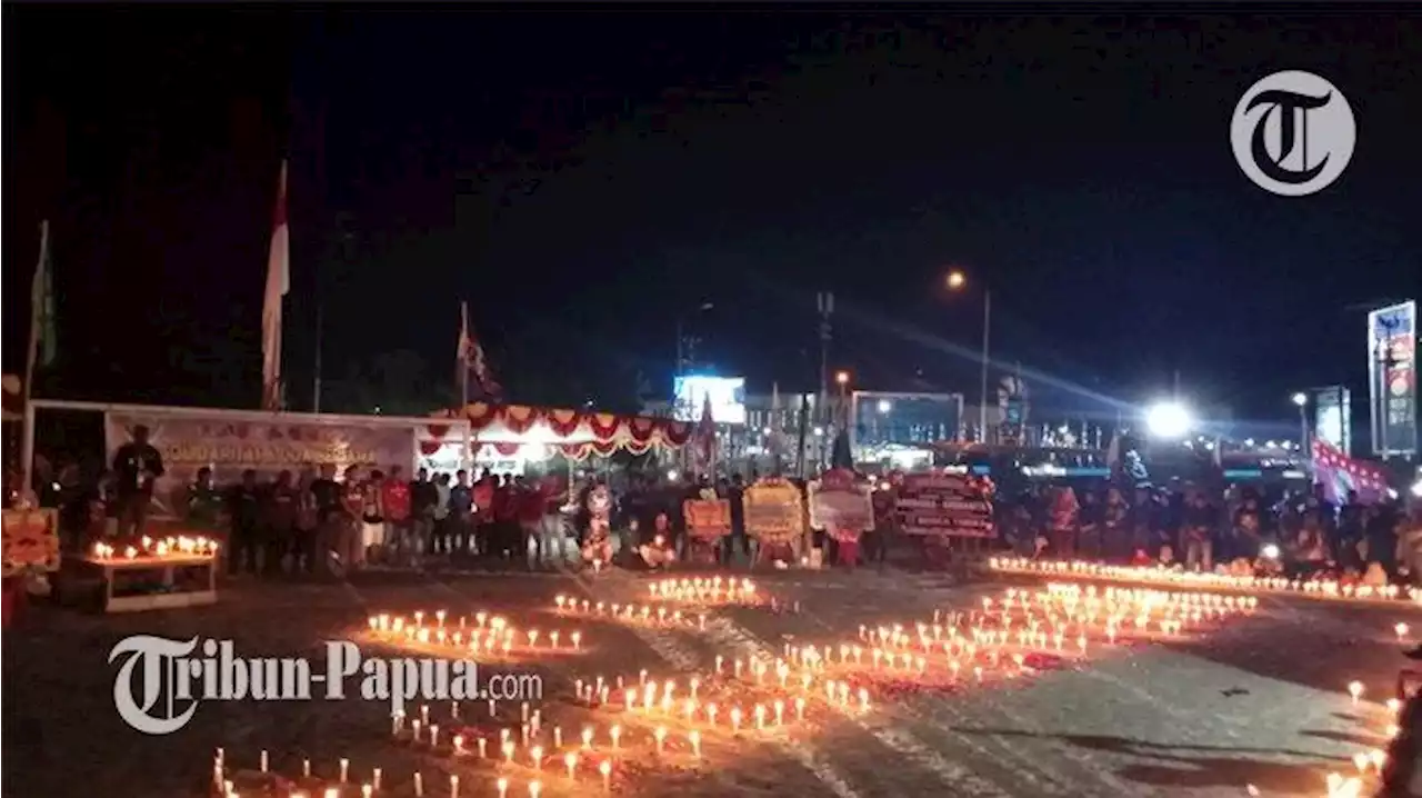 Kenang Tragedi Kanjuruhan, Aliansi Suporter Mimika Gelar Doa Bersama dan Bakar 1.000 Lilin - Tribun-papua.com