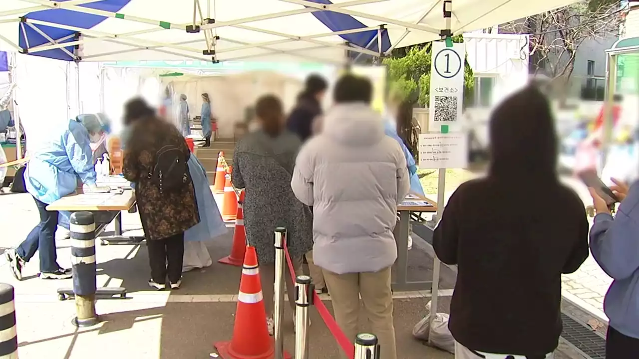 '휴일 효과' 없이 석 달 만에 만 명대 환자...11일부터 개량백신 접종 시작