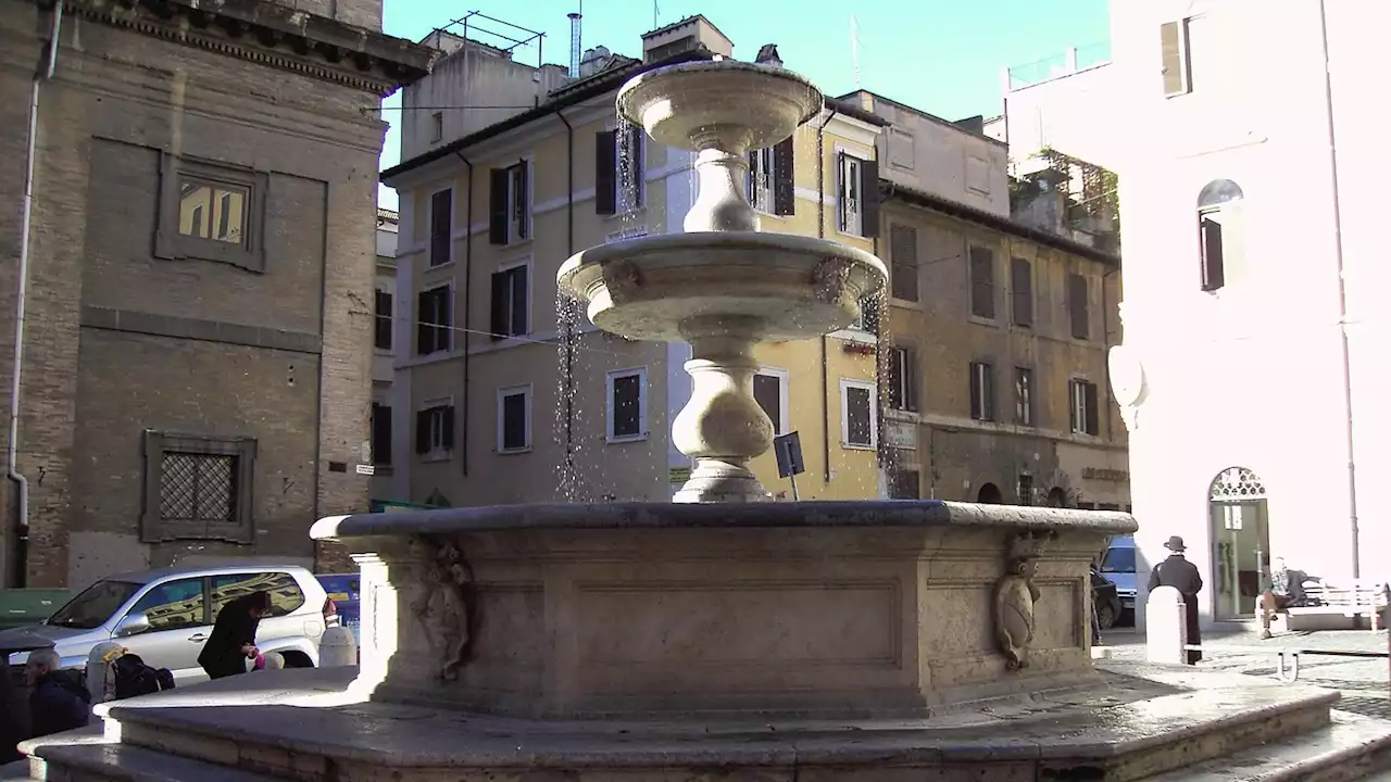 US tourist fined $450 for eating and drinking on historic fountain in Rome