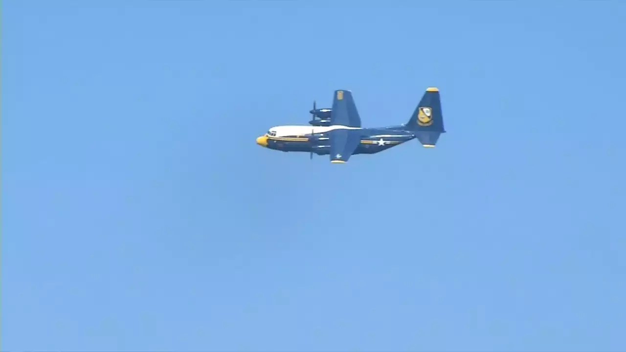 Despite the fog, Blue Angels put on show of US military might, aerial acrobatics in SF