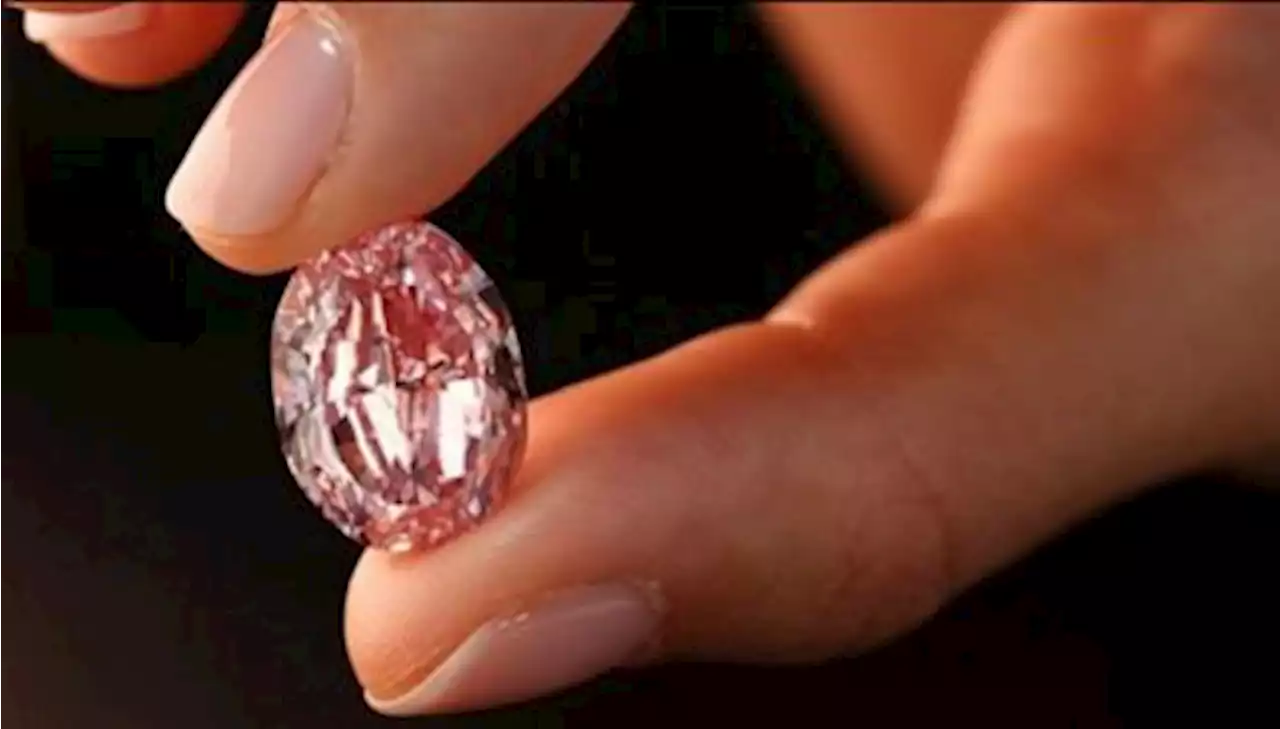 Pink diamond sells for nearly $58 million in Hong Kong