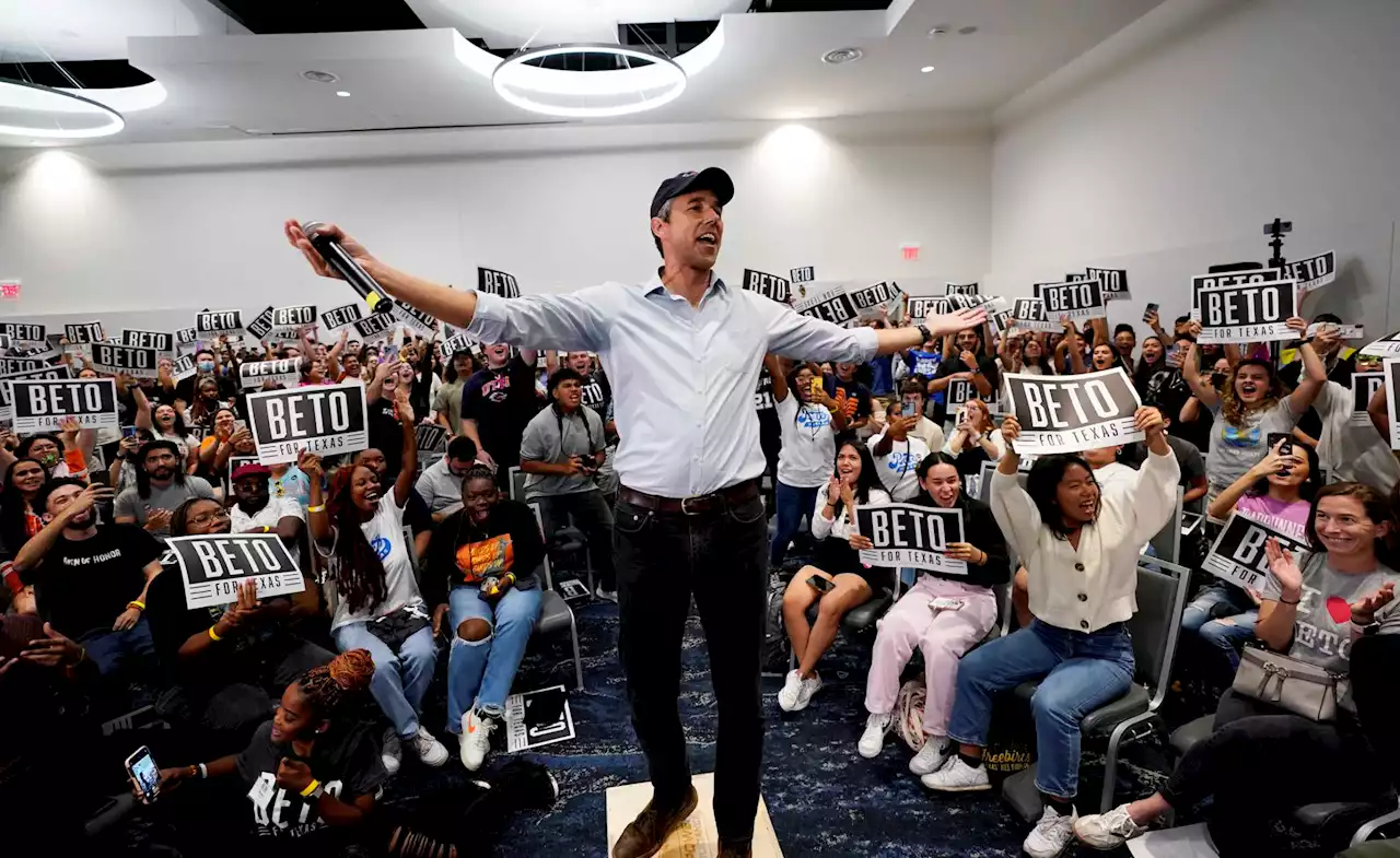 Student supporter photo-bombs Beto O'Rourke with explicit T-shirt