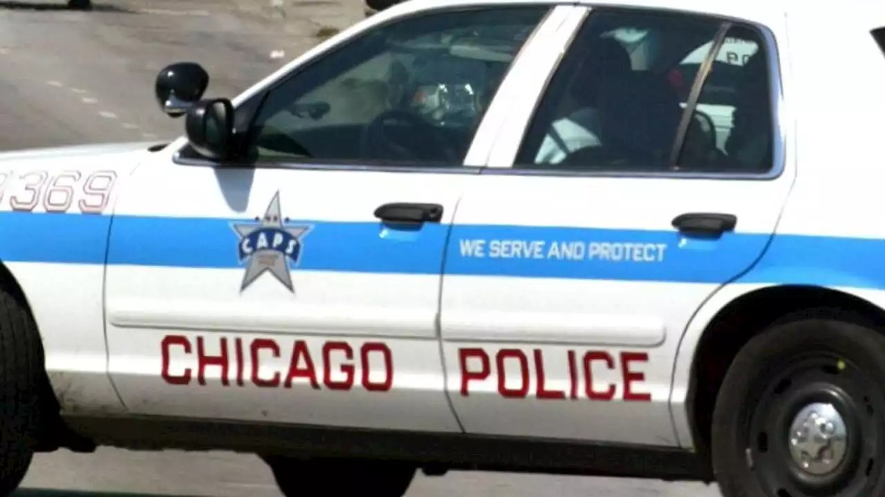 Gunmen open fire on man in South Chicago