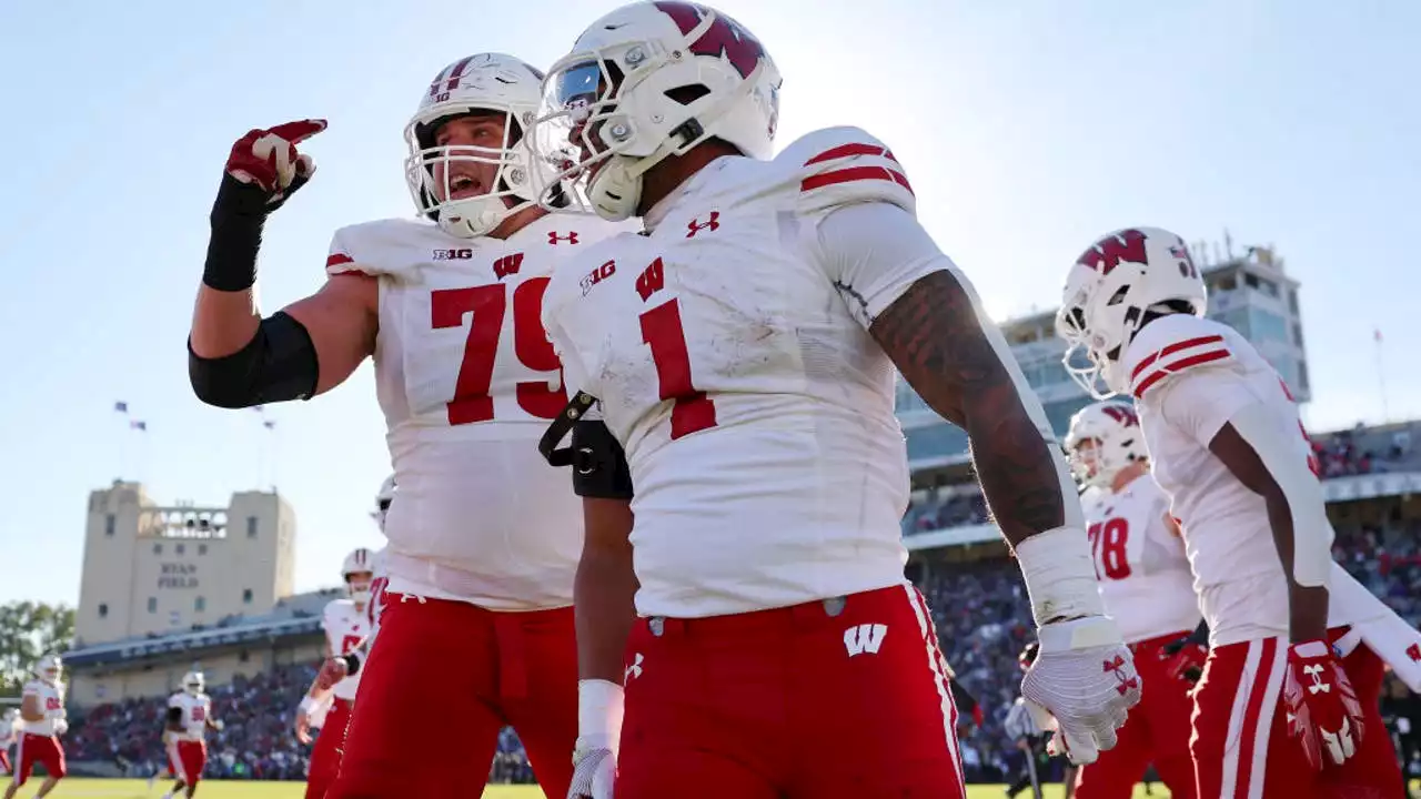 Wisconsin dominates Leonhard debut, pounds Northwestern 42-7