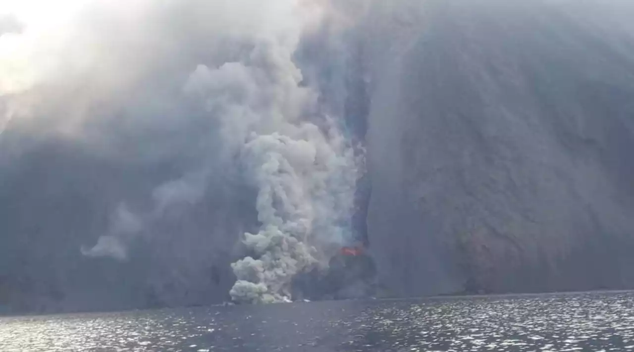 Eruzione Stromboli, colata lavica raggiunge il mare