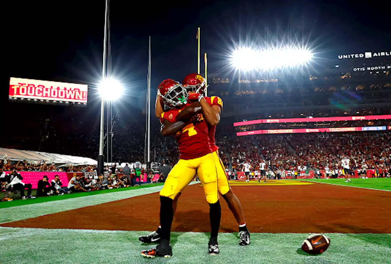 No. 6 USC Defense Clamps Down, Beats Washington State 30-14