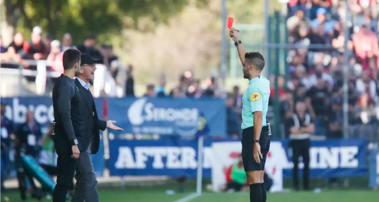 Auxerre : la réponse surprenante de Furlan après son craquage et son doigt d'honneur