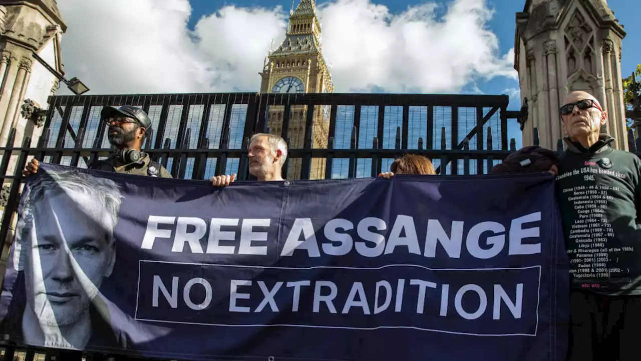 Thousands Demand Release of WikiLeaks Founder Julian Assange