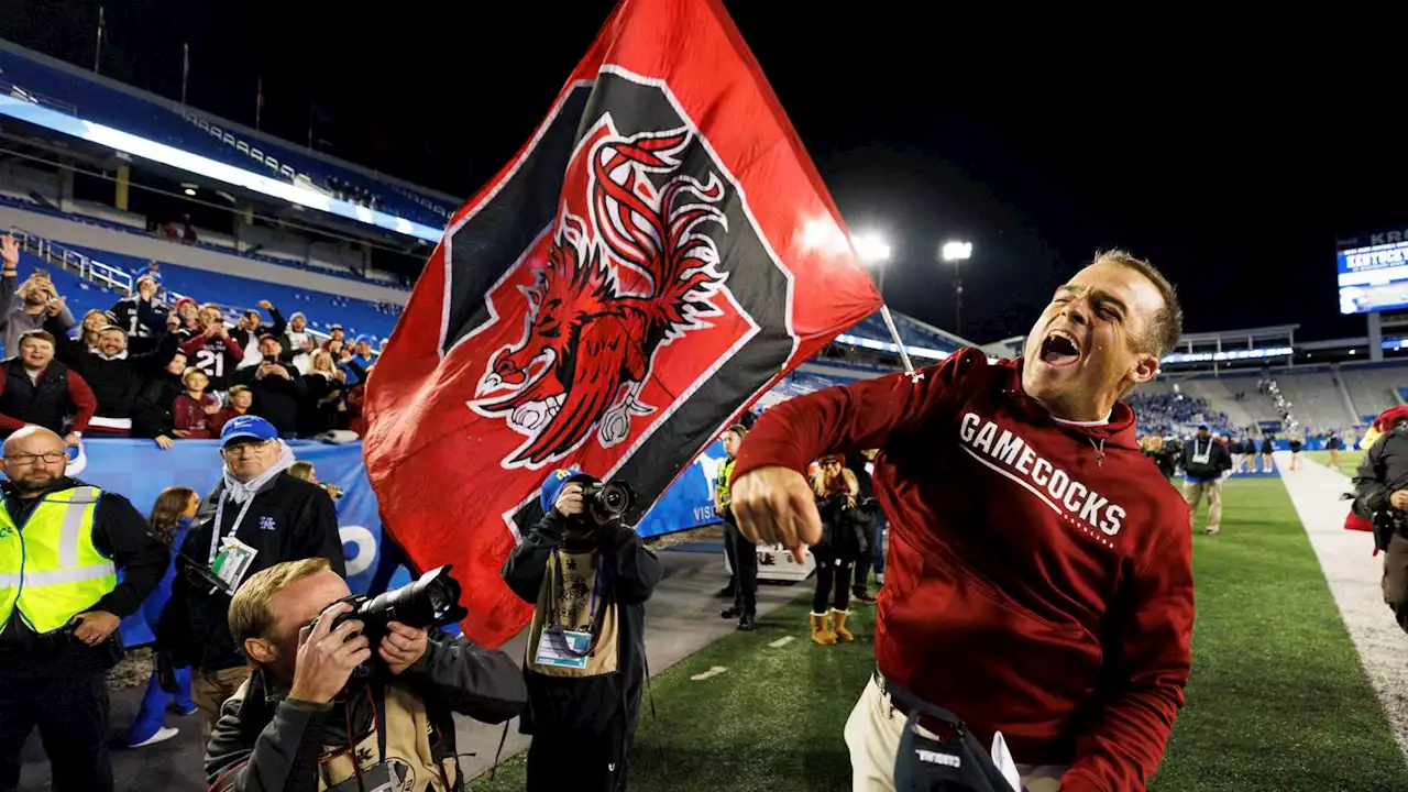 South Carolina coach Shane Beamer whips out sunglasses for 'climate check' after win over No. 13 Kentucky