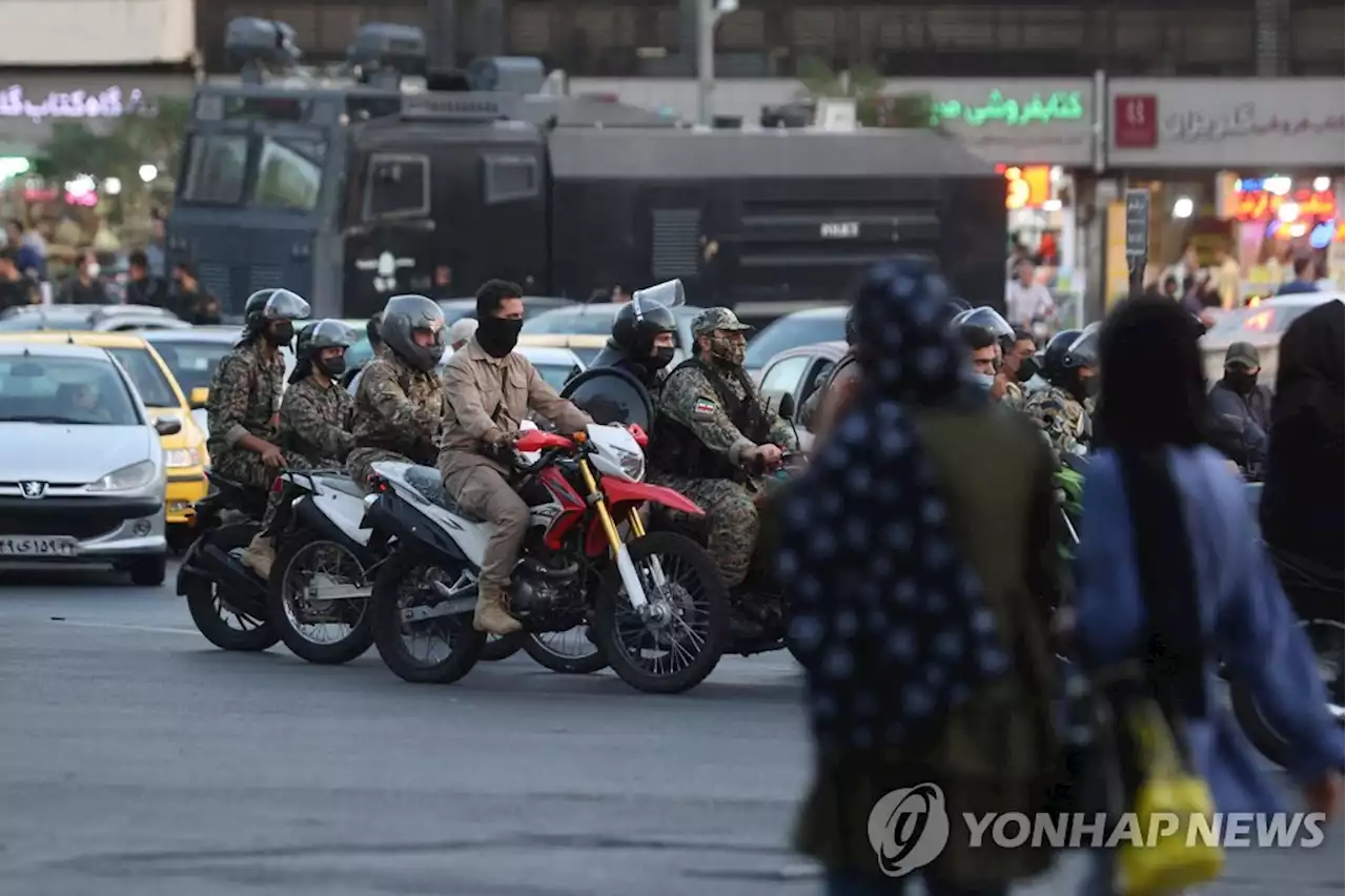 [테헤란 르포] 히잡 의문사 시위 4주…삼엄한 감시 뚫고 퍼지는 경적과 박수 | 연합뉴스